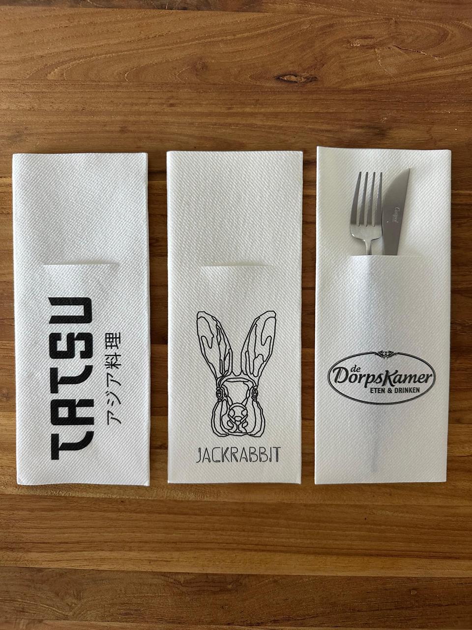 Pocketservetten bedrukt met logo's in zwart-wit
